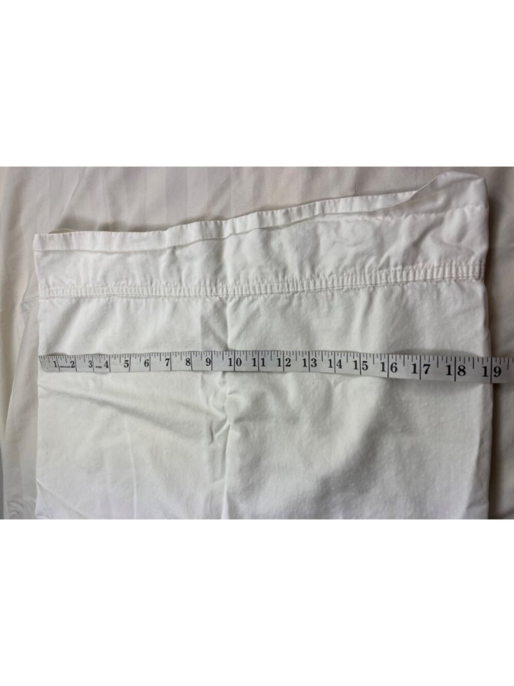 3-Piece White Cotton Pillowcase Set 21"x30 91c - Picture 4 of 4